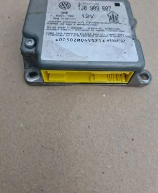 Volkswagen PASSAT B5 Airbag control unit/module 1J0909607 05980302 5WK4199