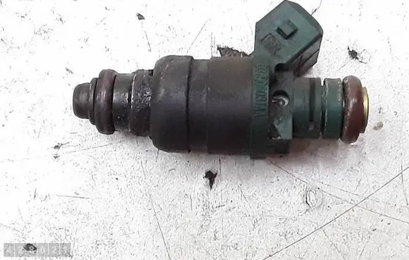 Volkswagen Sharan Fuel injector 037906031AA