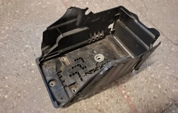 Battery tray