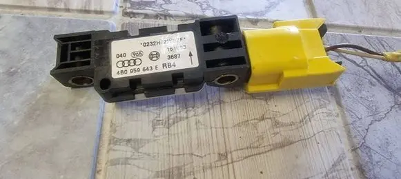 Volkswagen Phaeton Airbag deployment crash/impact sensor 4B0959643E 3687 161003