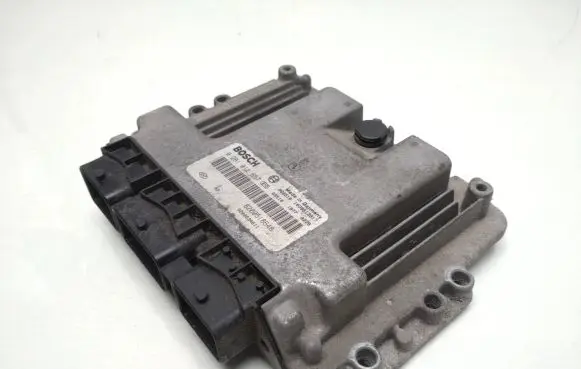 Suzuki Grand Vitara II Engine control unit/module 8200518648 8200634611 0281012657