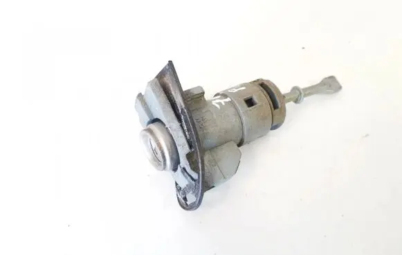 Hyundai Santa Fe Front door lock (next to the handle) 