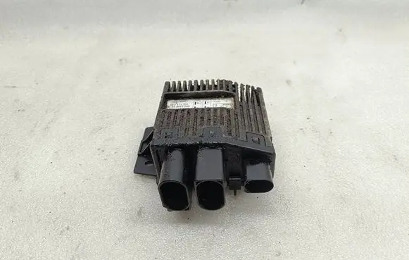 Volkswagen Transporter - Caravelle T5 Fan control module 3B0919506