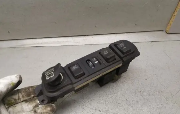 Chrysler PT Cruiser A set of switches 04671673AA 04671670AB