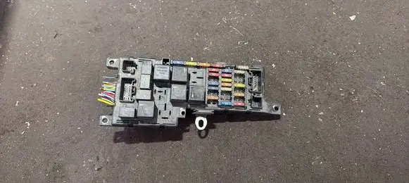Volvo V70 Fuse module 8678449 518828017