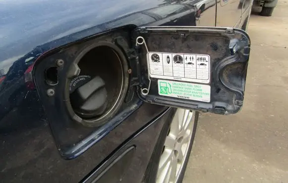 Volvo S80 Fuel tank cap trim 