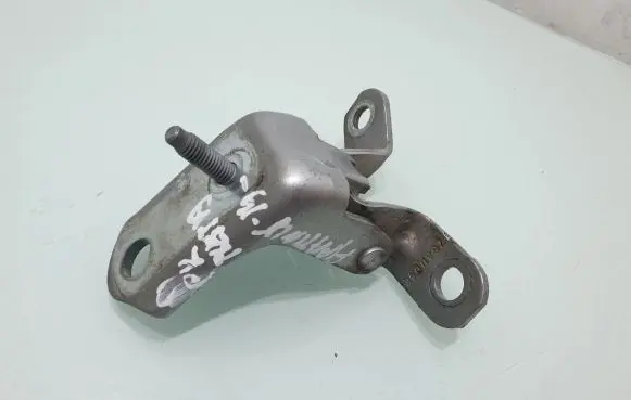 Ford Fiesta Front door lower hinge 170A0D4E