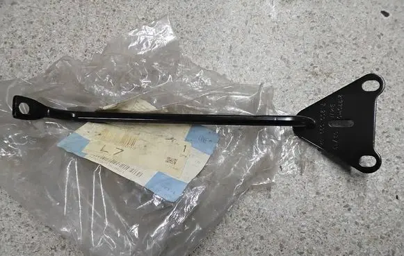 BMW 1 E82 E88 Radiator support slam panel bracket 7200099 51647200099