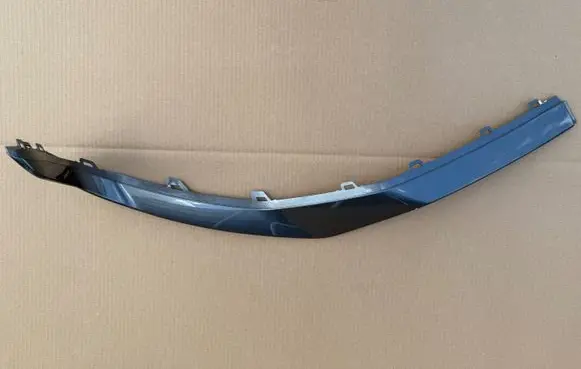 Front bumper splitter molding