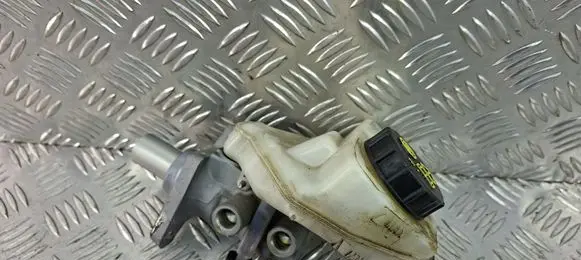 Master brake cylinder