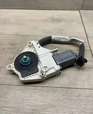 Skoda Superb B6 (3T) Front door window regulator motor 8K0959802A 1101965575200 10420260076