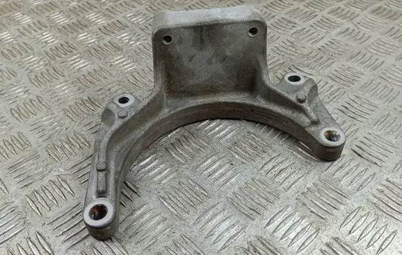 Jeep Grand Cherokee WL Driveshaft support bearing bracket 68375838
