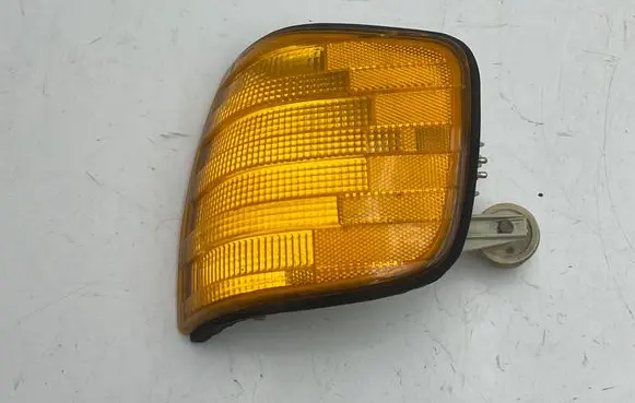 Mercedes-Benz S W126 Front indicator light 1305233061
