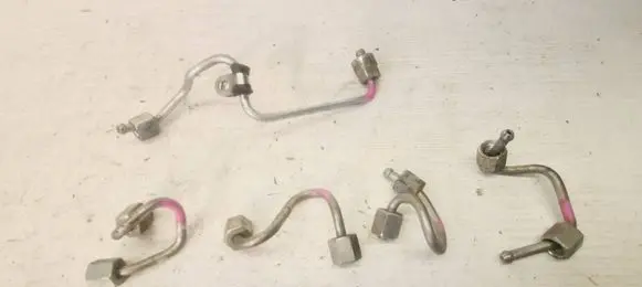 Fuel injector supply line/pipe