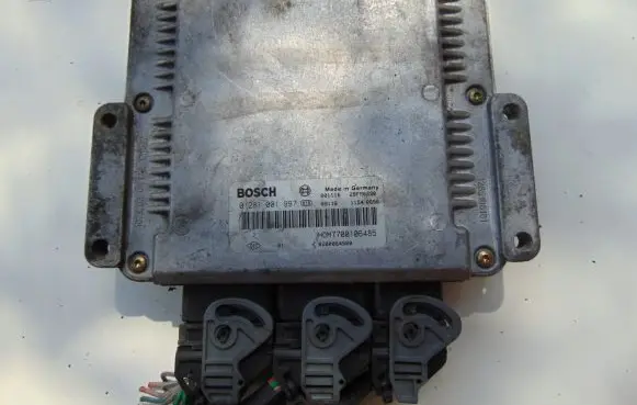 Renault Laguna I Engine control unit/module 700106485