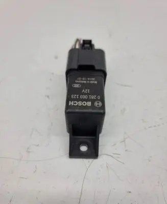 Land Rover Discovery 5 Glow plug pre-heat relay FX23189E2AC