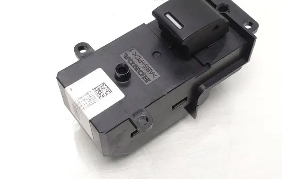 Volvo V70 Electric window control switch 35770SWAG010M2