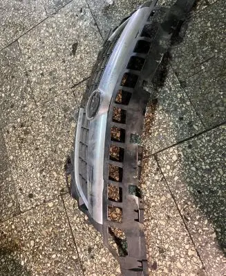 Opel Insignia A Front bumper upper radiator grill 13266577