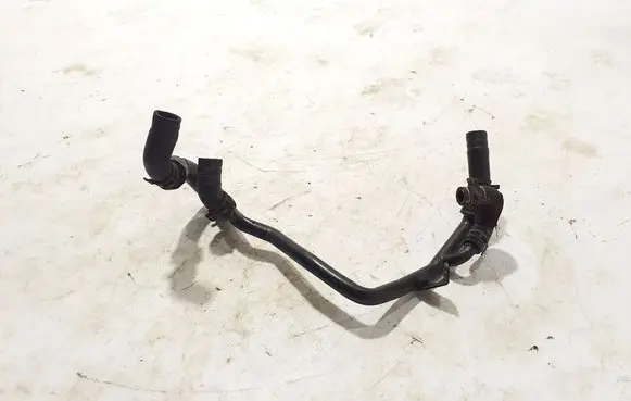 Volkswagen PASSAT B8 Engine coolant pipe/hose 04L121064T