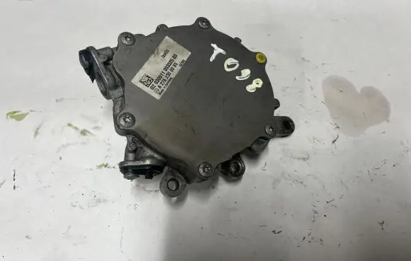 Mercedes-Benz CLS C218 X218 Vacuum pump A2762300065