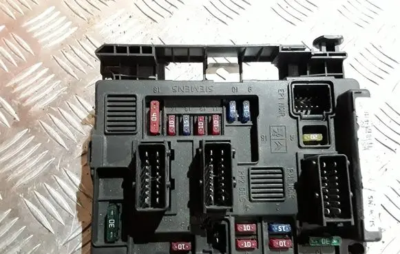 Peugeot 206 Fuse module BSMB2