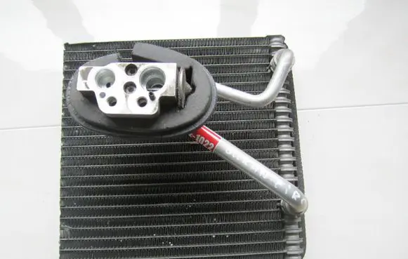 Volkswagen Touran I Air conditioning (A/C) radiator (interior) 1K0820679