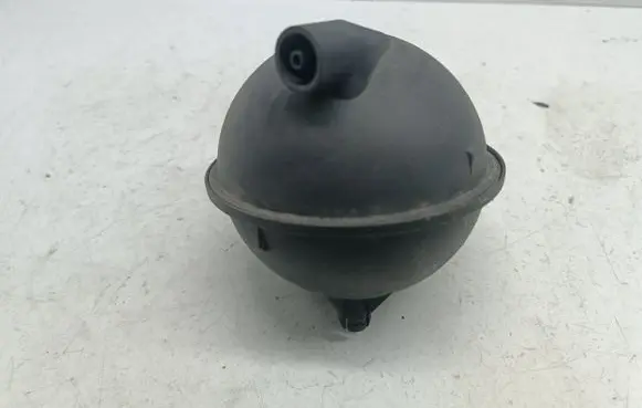 Vacuum air tank