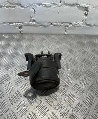 Toyota RAV 4 (XA20) Engine mount bracket