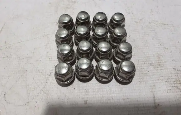 Chrysler Pacifica Nuts/bolts 