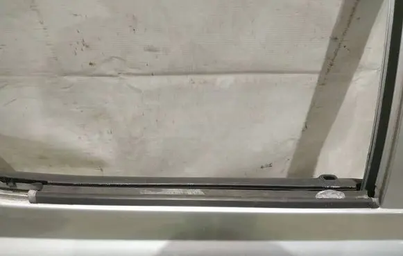 Toyota Yaris Rear door glass trim molding 