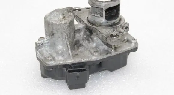 Nissan X-Trail T32 EGR valve 147109816R H8201061904