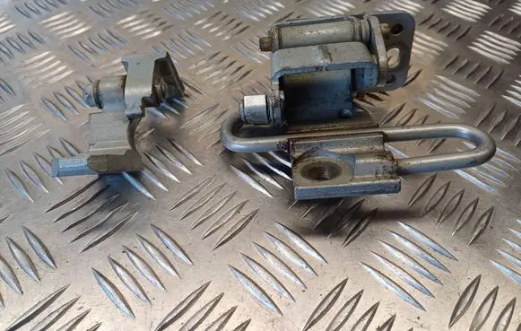 Front door hinge set