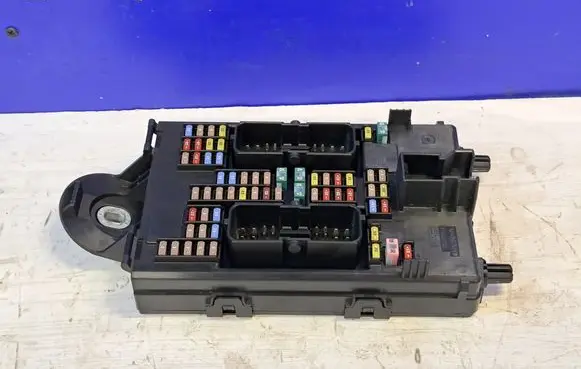 Volvo XC60 Fuse module 32209198 31682732