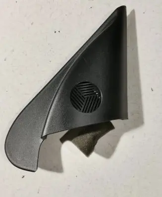 Front door high frequency speaker