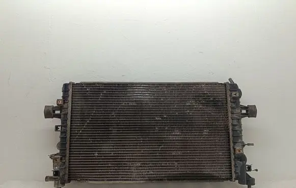 Opel Zafira B Coolant radiator 13145211