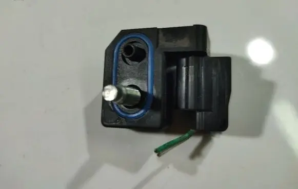 Renault Laguna III Airbag deployment crash/impact sensor 9883300DLRBB
