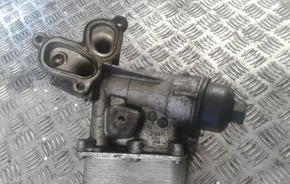 Renault Laguna III Oil filter mounting bracket