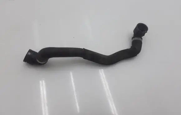 Mercedes-Benz GLC X253 C253 Engine coolant pipe/hose 2135017400