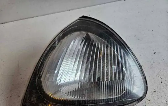 Toyota Avensis T220 Front indicator light 01989