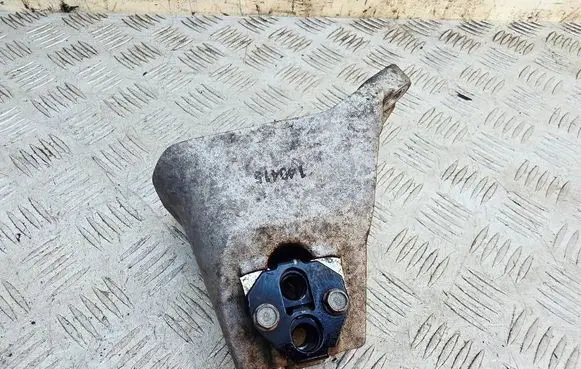 KIA Carens III Engine mounting bracket 