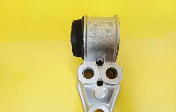 Volkswagen PASSAT B5.5 Rear axle beam mounts housing 4B0501522E 4B0501521E 8E0501521H