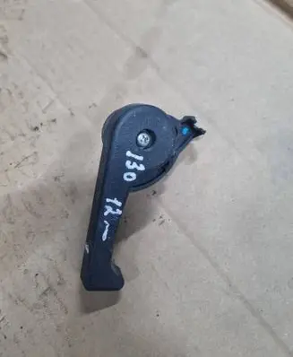 Hyundai i30 Engine bonnet (hood) release handle