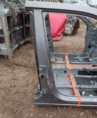 Nissan X-Trail T31 Pillar (middle) 