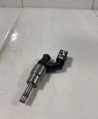 Volkswagen Golf Plus Fuel injector 03C906036A