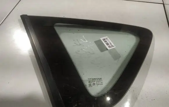 Mazda 3 I Rear side window AS2