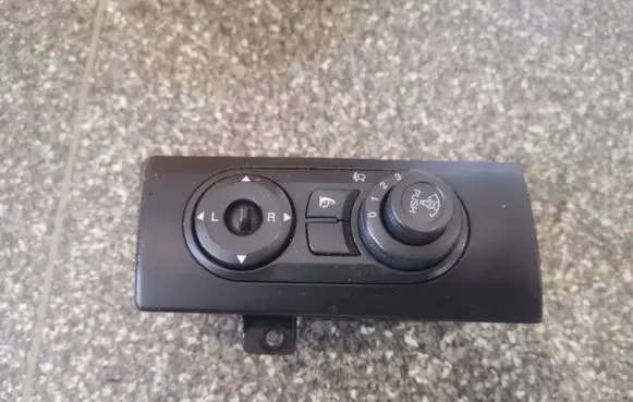 Chevrolet Captiva Wing mirror switch