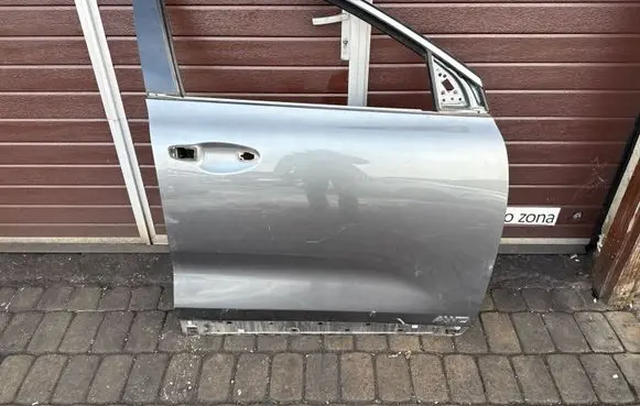 KIA Sorento Front door