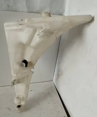 Windshield washer fluid reservoir/tank
