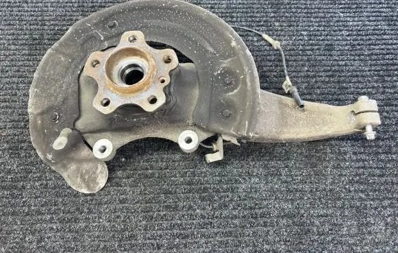 BMW 5 G30 G31 Front wheel hub 6871193 6861797