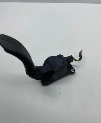 Mercedes-Benz Sprinter W906 Accelerator throttle pedal A9063000304 0280755025